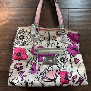 Hard to find Coach Poppy purse